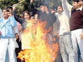 Students of Delhi University burning the effigy of Pramod Mahajan during a demonstration to protest the alleged statement of the BJP leader on Bihari students at North campus in the Capital on Monday.