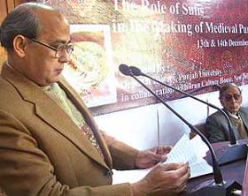 Dr Iqbal Sabir from Aligarh speaking at a seminar on “The role of Sufis in the making of Medieval Punjab” at Panjab University, Chandigarh