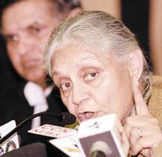 Chief Minister Sheila Dikshit addressing a press conference in the Capital