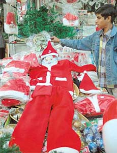 Dresses of Santa Claus are much in demand in city
