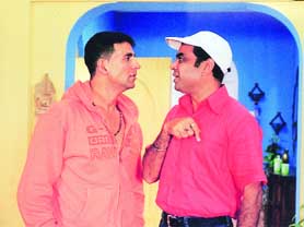 Akshay Kumar and Paresh Rawal in Deewane Huye Paagal