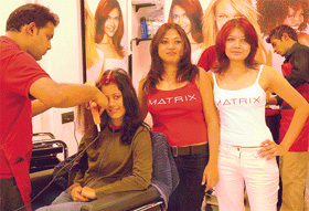 What else could this college girl ask for when she got her favourite tint in her crowning glory at Strands