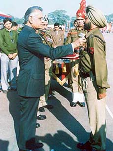 Mr D.S. Sandhu, Deputy Commandant, BSF, being awarded President’s Police Medal for Gallantry by Home Minister Shivraj Patil