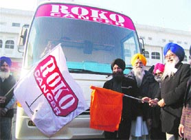 Avtar Singh Makkar, President, SGPC, flags off the ROKO Cancer mobile van, launched in collaboration with Freemasoners.