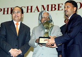 Dr A.P.J. Abdul Kalam presents an entrepreneur award to Mr Rajendra Gupta, Chairman, Trident Group, at a function in New Delhi on Wednesday