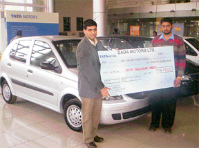 Mr Rishi Dada of Dada Motors Ltd. hands over a cheque to Mr Bir Davinder Singh, winner of Tata Motors promotional contest, the Ludhiana on Monday.