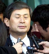 South Korea's disgraced cloning expert Hwang Woo-Suk reacts while he speaks to journalists at the Seoul-National University in Seoul on Friday