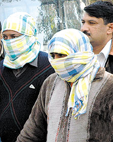 Contract killer Manmohan and his accomplice Satish Bansal arrested by the Delhi Police Crime Branch after an encounter in the Capital