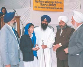 A student being felicitated on the occasion of Shahidi Diwas at Guru Harkrishan Public School in the Capital