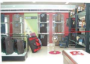 A view of the fine luggage and accessories by GIORDANO