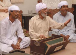 Bhai Mardanas descendant Ghulam Mohammad Chaand (C) performs kirtan in Amritsar. 