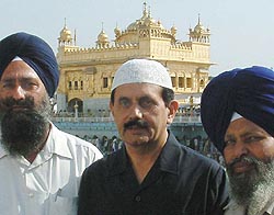 Rai Aziz Ullah Khan, Member, National Assembly, Pakistan, visited Harmandar Sahib to participate in kar seva