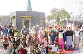 Members of Sri Satya Narain Mandir protest against the construction of a road in the sarovar of Sri Satya Narain Mandir by PUDA at Motore village in Mohali on Wednesday