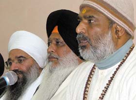 Mahant Surendranath Avdhoot, chief priest of Bangla Sahib Gurdwara, Gyani Hem Singhji and Sant Sri Sri Amritpal Singhji, Gurdwara Tikana Sahib, at a Press conference in the Capital