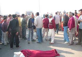 Residents of Tunahi village block the national highway in protest against the polices inability to lodge an FIR into the death of a woman in Sundernagar