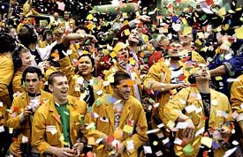 Clerks in the eurodollar pit at the Chicago Mercantile Exchange toss confetti in the closing seconds of trading for 2005 on Friday