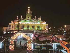 Gurdwara Model Town Extension illuminated on the eve of Gurpurb in Ludhiana
