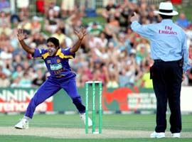 Sri Lankan bowler Chaminda Vaas celebrates the dismissal of New Zealands Chris Cairns during the fifth and final match of the one-day series at McLean Park in Napier on Sunday
