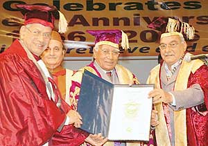 The Haryana Governor and Chancellor of Kurukshetra University, Dr A.R. Kidwai, confers the degree of Doctor of Science (honoris causa) on Mr E. Sreedharan, Managing Director, Delhi Metro Rail Corporation, at the golden jubilee function of the university at Kurukshetra on Wednesday.