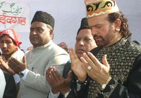 Sufi singer Hans Raj Hans offers Namaz along with others on the occasion of Id-ul-Zuha at an Idgah in Jalandhar on Wednesday.