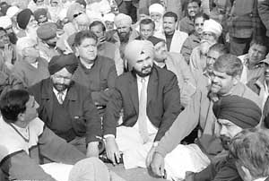 The BJP MP from Amritsar, Mr Navjot Singh, protest at Kashipur, Uttaranchal on Wednesday. He is leading a fact-finding BJP delegation to the state.