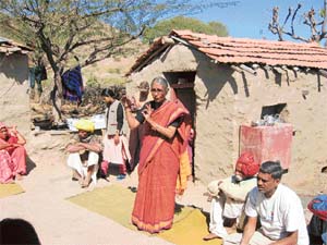 Aruna Roy, founder member of the Mazdoor Kisan Shakti Sangathan and supporter of the Right to Information, addressing villagers in Rajasthan