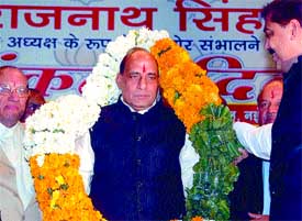 BJP president Rajnath Singh being greeted by BJYM workers at Yuva Sankalp on the 143th birth anniversary of Vivekanand in the Capital on Sunday