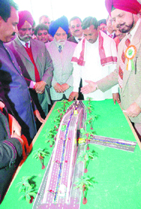 Union Minister of State for Shipping, Road Transport and Highways, Mr K.H. Muniyappa (second from right), inspects the model of a flyover near Phagwara on Thursday.