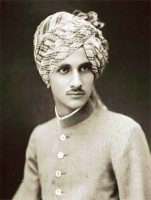 Raja Anand Chand, 1932