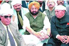 Punjab Chief Minister Captain Amarinder Singh (centre) along with Food & Supplies Minister Avtar Henry (left) and Local Bodies Minister Chaudhary Jagjit Singh (right) after paying tributes to Master Gurbanta Singh on his 26th death anniversary in Dhariwal village near Jalandhar on Sunday.