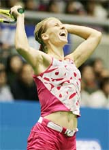 Elena Dementieva celebrates her victory against Martina Hingis in the final of the Pan Pacific Open Tennis Tournament in Tokyo