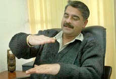 Former NSG officer Rakesh Chander talks about anti-terrorist operations in Punjab in Chandigarh on Tuesday.