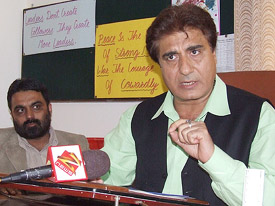Film actor and Agra MP Raj Babbar addresses a press conference at Silver Oaks School in Bathinda on Saturday