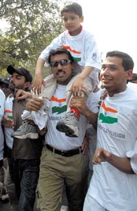 Rajyavardhan Singh Rathore with his son participating in Tiranga Run during the Delhi Marathon 2006 at Jawaharlal Nehru Stadium in the Capital