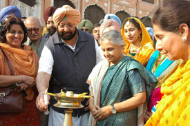Chief Minister Amarinder Singh lights lamp of crafts mela during Patiala Heritage Festival at Sheesh Mahal 