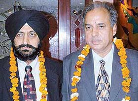 Chandigarh Beopar Mandal president Subhash Sethi (right) with senior vice-president Charanjiv Singh in Chandigarh