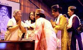 Mrs Gursharan Kaur, wife of Prime Minister Manmohan Singh, distributes samman patras to Gandhian women of Himachal Pradesh at the 60th anniversary celebrations of Kasturba Gandhi National Memorial Trust at Gandhi Smriti in New Delhi on Monday