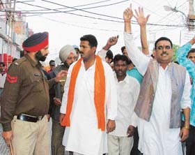 Shiv Sena activists protest against Valentines Day celebrations at Sarabha Nagar, Ludhiana