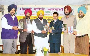 Punjabi poet Hiral Lal’s maiden Book of Anthology being released by Mr Maheshinder Singh Grewal at Punjab Bhawan on Wednesday. The function was organised by the Punjabi Sahitya Akademi.
