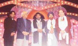 Bollywood celebrities Yash Chopra and Mahendra Singh at the last  Zee Punjabi Music Awards 