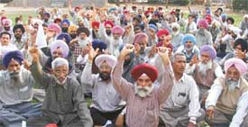 Members of the Democratic Teachers Front stage a dharna in front of the Deputy Commissioner’s office in Ludhiana on Monday