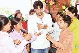 Singer Jasbir Jassi signs autographs for students at the 107th birth anniversary of late Justice Gurnam Singh (former Chief Minister of Punjab) at Guru Nanak Girls College in Ludhiana on Wednesday. 