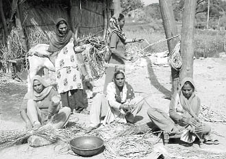 The self-help group in Navanagar making ropes.