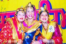 The winners of the Punjabi Mutiyaar contest are all smiles