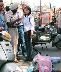 A niece of the deceased woman gives details about her aunt to the police in Ludhiana on SaturdayA niece of the deceased woman gives details about her aunt to the police in Ludhiana on Saturday