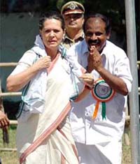 Congress President Sonia Gandhi arrives to attend the Kerala Pradesh Congress Committee (KPCC) plenary session in Kochi