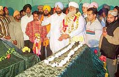 Sai Chand Pir Quadri and Sukhjinder Singh Randhawa pay obeisance at the mazaar of Mia Mir in Rattar Chattar village, Dera Baba Nanak, Gurdaspur district, on Sunday.