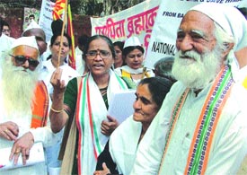Environmentalist and social worker Sunderlal Bahuguna taking part in a protest march, Save The Ganges and the Himalayas, on the 76th anniversary of Dandi March in the Capital on Sunday