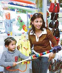 A mother buys water pistol for her daughter in Chandigarh on Monday