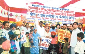 Activists of the Vishva Guru Ravidass Mission take out a rally in support of Indian prisoner in Pakistan Sarbjit Singh, in Ludhiana